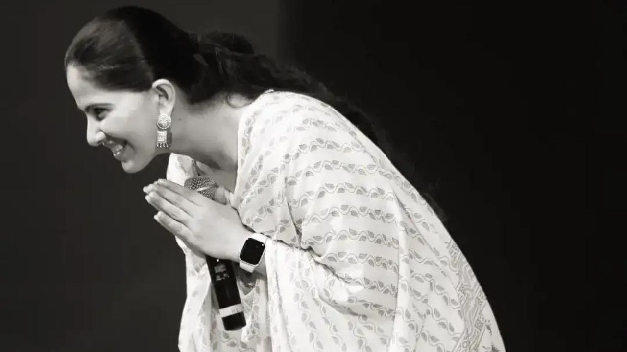 જયા કિશોરી કહે છે કે સવારે ઉઠતાની સાથે જ તમારી જાતને કહો કે હું શ્રેષ્ઠ છું. આનાથી આત્મવિશ્વાસ વધે છે.