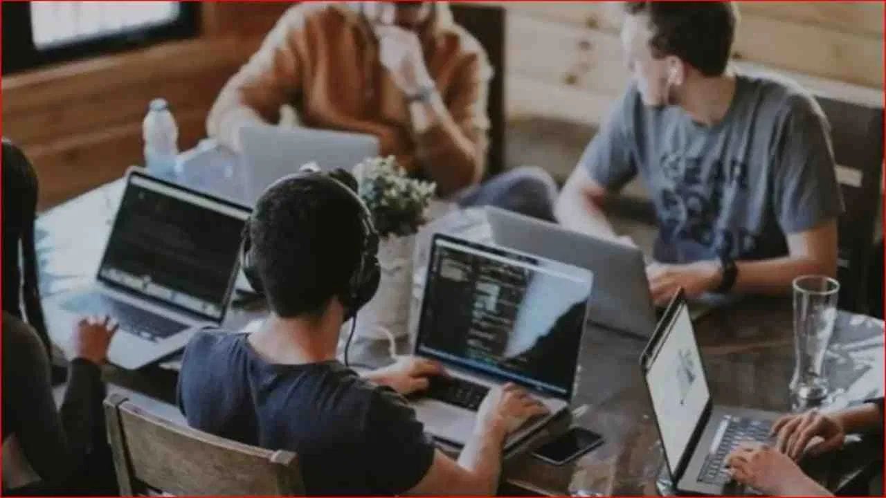 હવે તમે વિચાર કરો કે, તમને પગાર વગર કામ કરવું પડે છે અને એમાંય તમે બોસને કામ માટેના પૈસા ચૂકવી રહ્યા છો. તમને લાગશે, આ શક્ય કેવી રીતે છે? હા, જાણીને આશ્ચર્ય થશે કે આ વાત સાચી છે. 