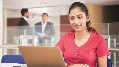 દેશ અને દુનિયામાં બેરોજગારી એટલી વધી રહી છે કે, લોકો કંઈ પણ કરવા તૈયાર છે. આવું એટલા માટે કેમ કે, હાલની તારીખમાં નકલી ઓફિસનો ટ્રેન્ડ ઝડપથી વધી રહ્યો છે.