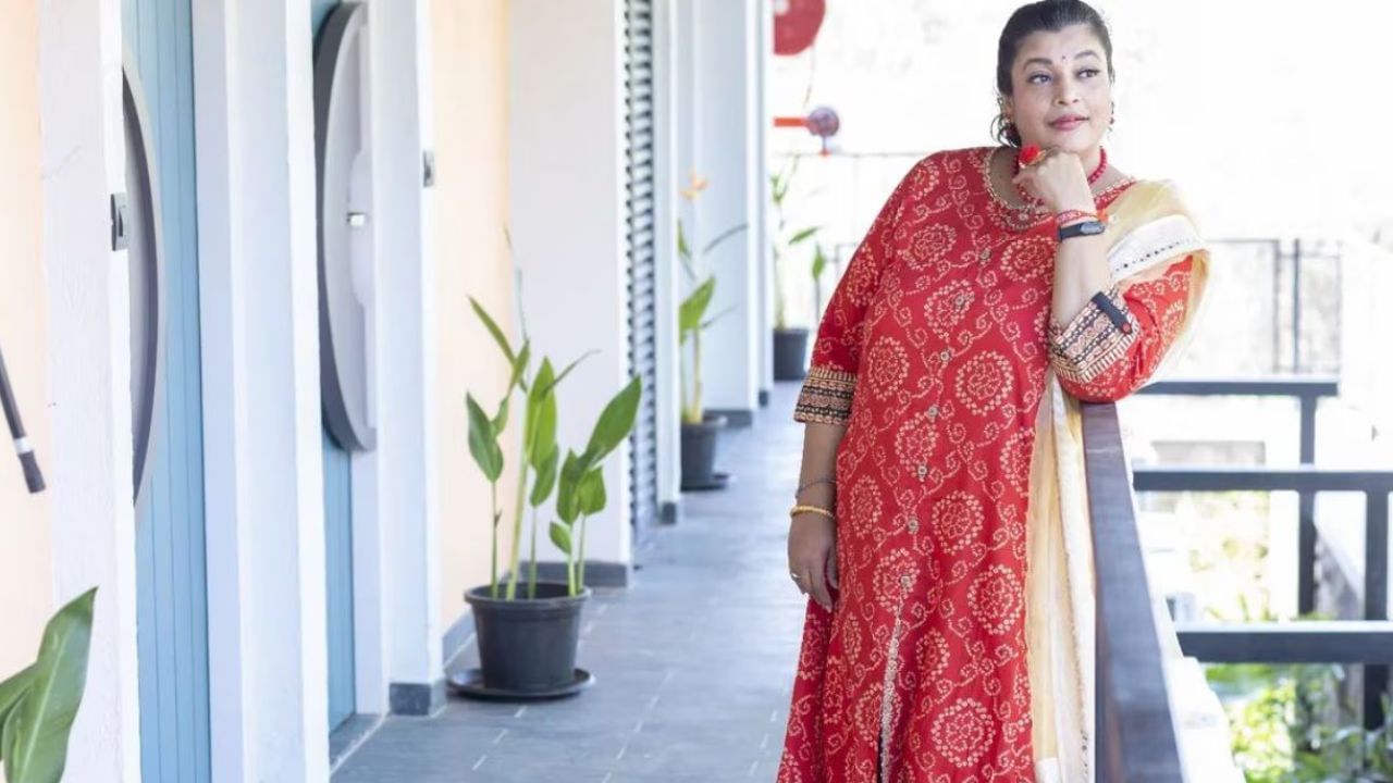 અભિનેત્રીએ કહ્યું મને મારા માટે થોડો સમય જોઈતો હતો." અંબિકાના આ નિવેદન પછી, તેના ચાહકો ખુશ છે. અંબિકા શરૂઆતથી અત્યાર સુધી આ શો સાથે છે. અભિનેત્રીએ આ શો સાથે 17 વર્ષ પણ પૂર્ણ કર્યા છે.