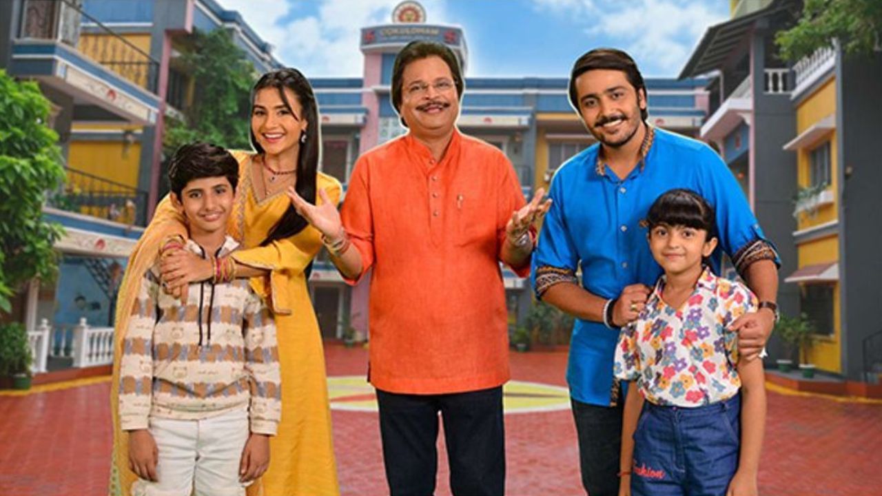 આ પરિવારમાં અભિનેતા કુલદીપ ગોર રતન બિંજોલાની ભૂમિકા ભજવી રહ્યા છે, જ્યારે તેમની પત્ની રૂપા ધરતી ભટ્ટ છે. તેમના બાળકો વીર અને બંસરી અક્ષરા સેહરાવત અને માહી ભદ્ર દ્વારા ભજવવામાં આવ્યા છે. ગોકુલધામ સોસાયટી હવે એક નવા પરિવાર સાથે મોટી થઈ ગઈ છે.