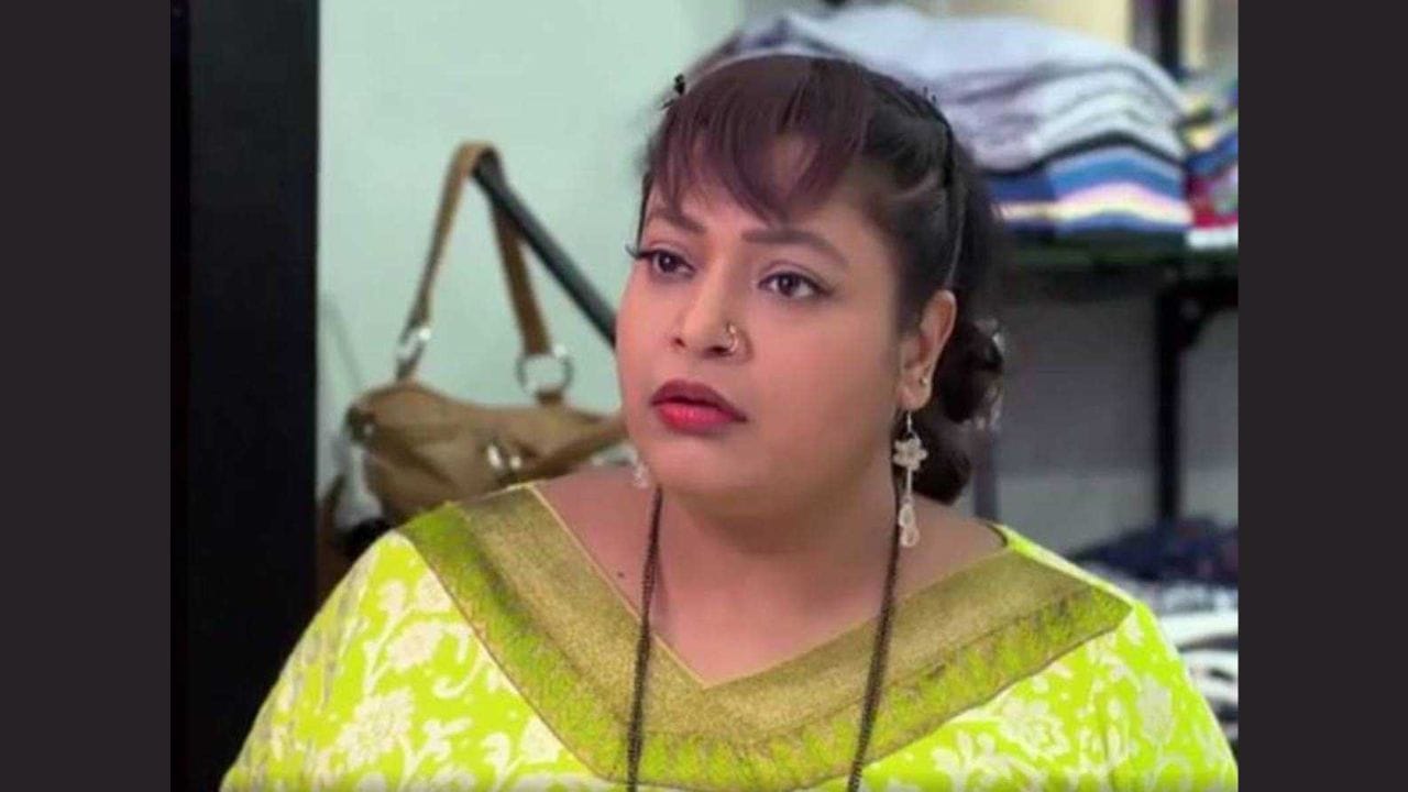 લોકપ્રિય ટીવી શો 'તારક મહેતા કા ઉલ્ટા ચશ્મા' પ્રસારિત થયાને 17 વર્ષ થઈ ગયા છે અને આ 17 વર્ષોમાં લોકોએ આ શોને ઘણો પ્રેમ આપ્યો છે. આ જ કારણ છે કે તે દર વખતે TRPની યાદીમાં ટોચનું 5મું સ્થાન મેળવે છે. અત્યાર સુધીમાં તેના 4,479 થી વધુ એપિસોડ આવી ચૂક્યા છે, જેમાં દર્શકોને વિવિધ સ્ટોરી બતાવવામાં આવી છે. હવે તાજેતરમાં સમાચાર આવ્યા છે કે શોમાંથી મીસીસ હાથી એટલે કે કોમલ ભાભીનું પાત્ર ભજવનારી અભિનેત્રી અંબિકા રંજનકર શો છોડી ચૂકી છે.