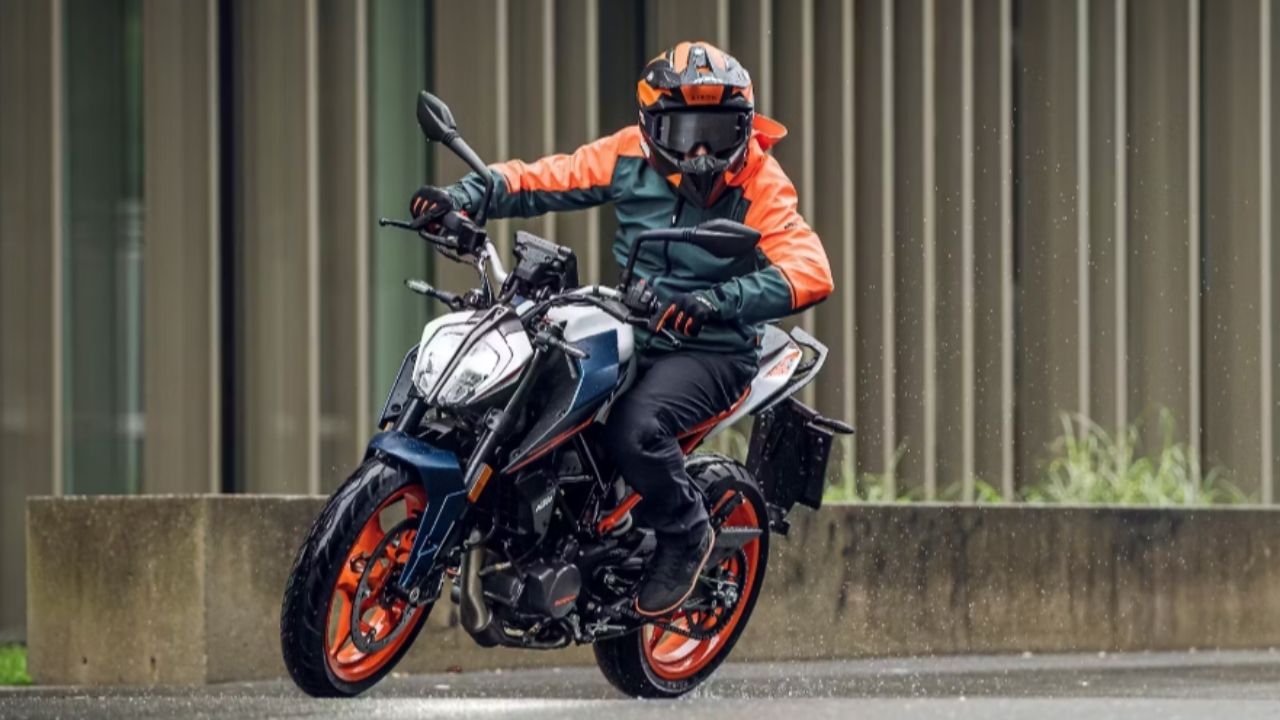 આ બાઇક ભારતના તમામ KTM ડીલરો સુધી પહોંચવાનું શરૂ કરી દીધું છે. લોકો સીધા શોરૂમની મુલાકાત લઈને ટેસ્ટ રાઇડ પણ લઈ શકે છે. આ એક સ્પોર્ટી બાઇક છે.