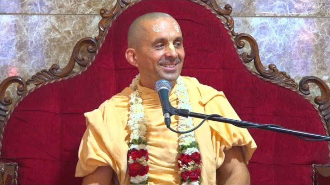 રશિયન કમાન્ડો ઓબ્લોન્કોવ ઇસ્કોનના સ્વામી બન્યા : કૃષ્ણની ભક્તિ એવી છે કે કોઈપણ તેમાં ડૂબી શકે છે, જે ભક્તિના આ મહાસાગરમાં ડૂબકી લગાવે છે, કાન્હાની લીલામાં ડૂબી જાય છે અને પછી બીજું બધું છોડીને ફક્ત કૃષ્ણની ભક્તિમાં જ લીન રહે છે. આનું એક મોટું ઉદાહરણ સ્વામી પત્રી દાસ છે, જે રશિયન સેનામાં કમાન્ડો હતા, જેમનું નામ ઓબ્લોન્કોવ હતું. જ્યારે એક કૃષ્ણ ભક્તે તેમને ગીતા ભેટ આપી, ત્યારે તેઓ ઇસ્કોનના સંપર્કમાં આવ્યા અને તેમણે પોતાની નોકરી છોડી દીધી. આ પછી, તેમણે દીક્ષા લીધી અને સ્વામી પત્રી દાસ બન્યા. પત્રી દાસ આજે નેપાળમાં ઇસ્કોનના એક મોટા સંત અને ઉપદેશક છે.