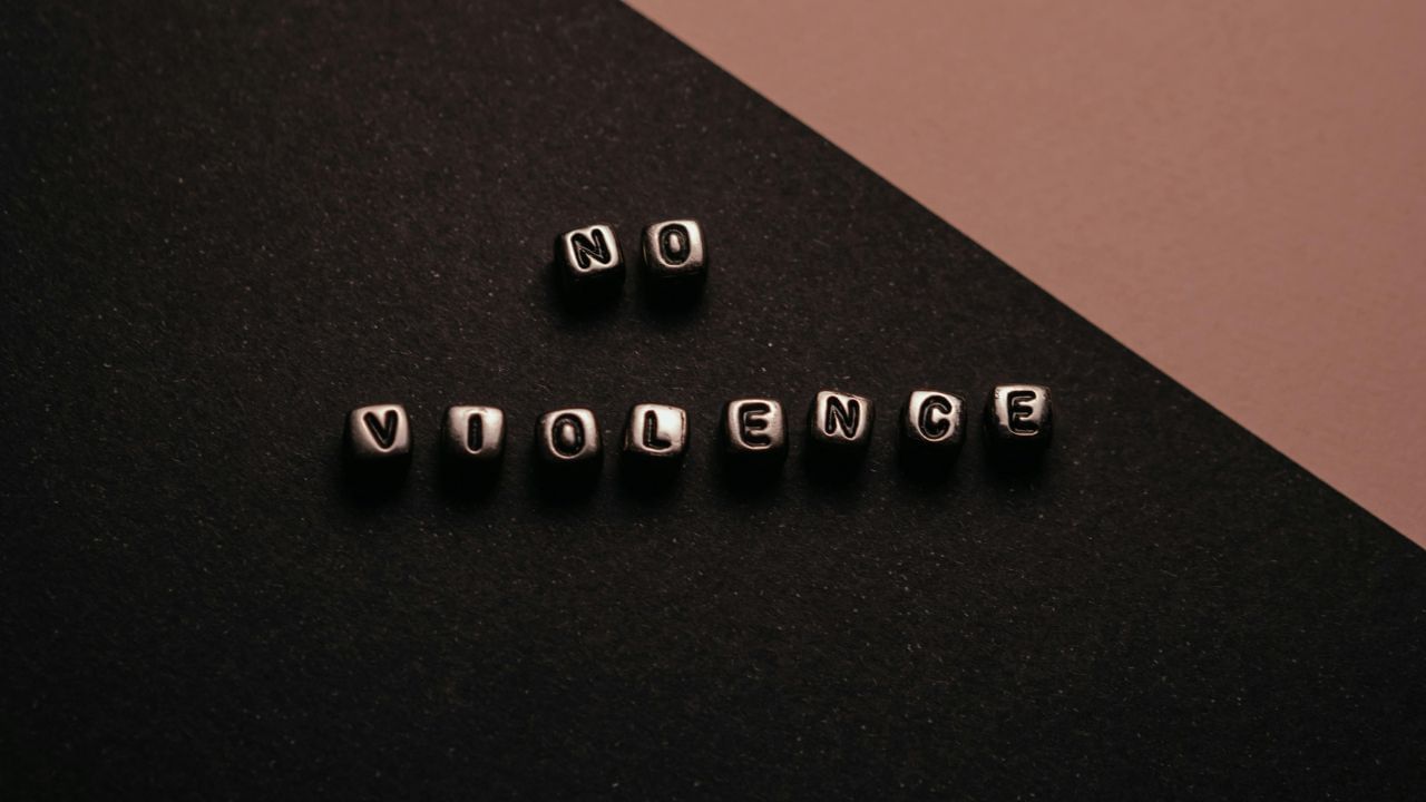 2022માં એક મહિલાએ તેના પર થઈ રહેલી ક્રુરતાને લઈ ફરિયાદ દાખલ કરી હતી. આ ફરિયાદમાં મહિલાએ આરોપ લગાવ્યો હતો કે, તેના પતિ તેના માતા-પિતા અને તેના પતિના મિત્રએ તેની સાથે ક્રુરતા કરી છે.