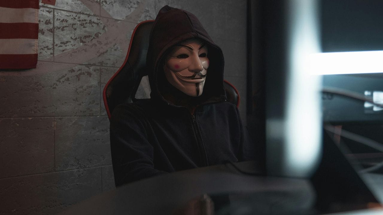 સામાન્ય રીતે, 24 કલાકની અંદર ફરિયાદ કરવી યોગ્ય માનવામાં આવે છે. સરળ શબ્દોમાં કહીએ તો, તમે જેટલી વહેલી ફરિયાદ કરો છો, તેટલી ઝડપથી પોલીસ અને બેંકો કાર્યવાહી કરી શકે છે. 