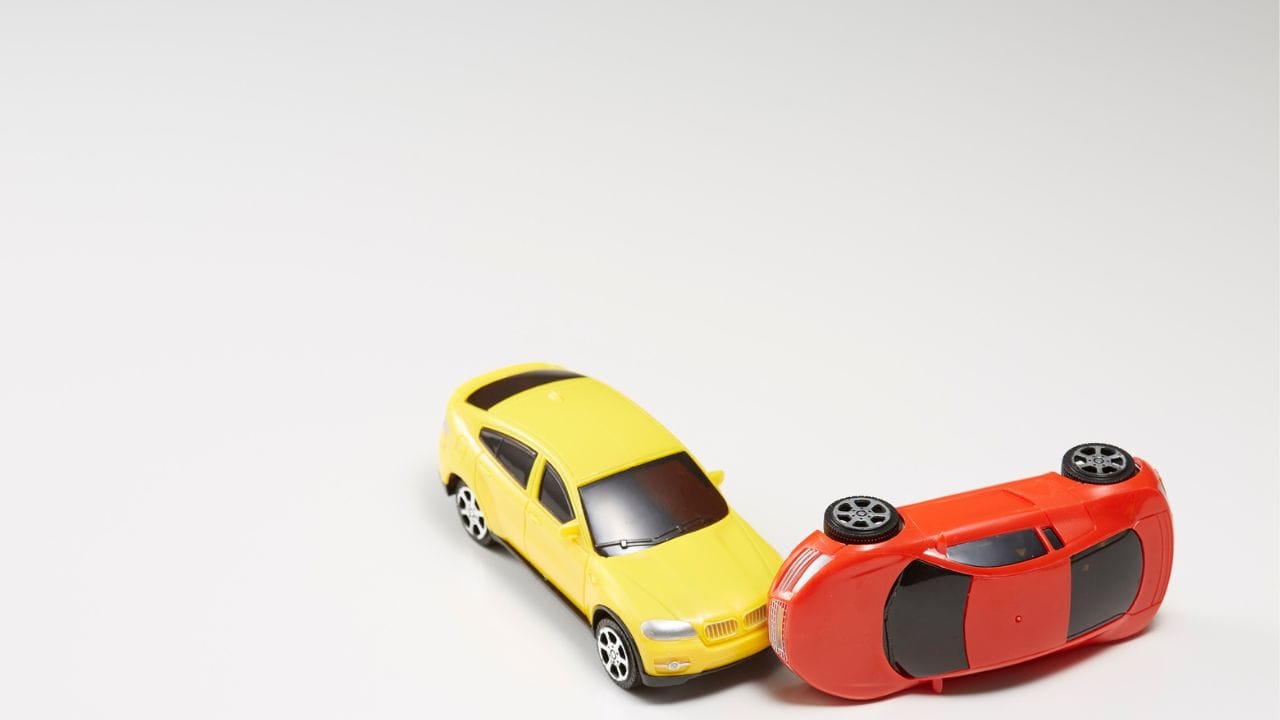 બેન્ચ માટે ચુકાદો લખનારા જસ્ટિસ ધુલિયાએ જણાવ્યું હતું કે, હાઇવે પર વાહનોની ગતિ વધુ હોય તેવી અપેક્ષા છે અને જો કોઈ વાહનચાલક પોતાનું વાહન રોકવા માંગે છે, તો તેની જવાબદારી છે કે તે રસ્તા પર આવતા અન્ય વાહનોને ચેતવણી આપે અથવા સંકેત આપે.