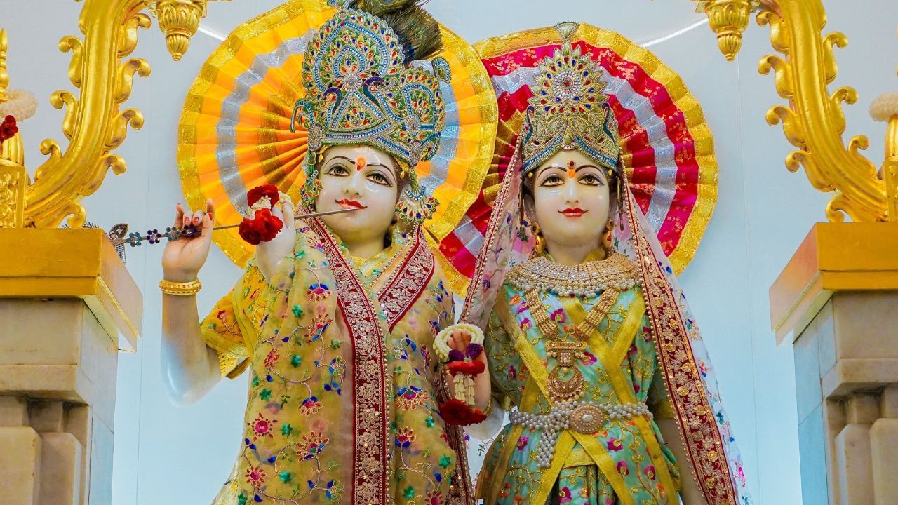 પૌરાણિક કથાઓ અનુસારએ શિકારી રામાવતાર સમયમાં થઈ ગયેલા સુગ્રીવનો ભાઈ બાલી હતો. તે અવતારમાં રામે બાલીનો વધ છળથી કર્યો હતો આથી બાલીએ વરદાન માગ્યું હતું કે દ્વાપરમાં પોતાના હાથે કૃષ્ણનું મૃત્યુ થાય.