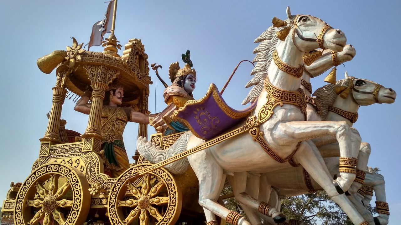 કૃષ્ણને આઠ મુખ્ય પત્નીઓ હતી, જેને અષ્ટભાર્યા કહેવામાં આવતી હતી, કૃષ્ણને આઠ મુખ્ય પત્નીઓ હતી: રુક્મિણી, સત્યભામા, જાંબવતી, કાલિંદી, મિત્રવિંદા, ભદ્રા, લક્ષ્મણ અને સત્યા દરેક પત્નીથી 10 બાળકો થયા હતા.