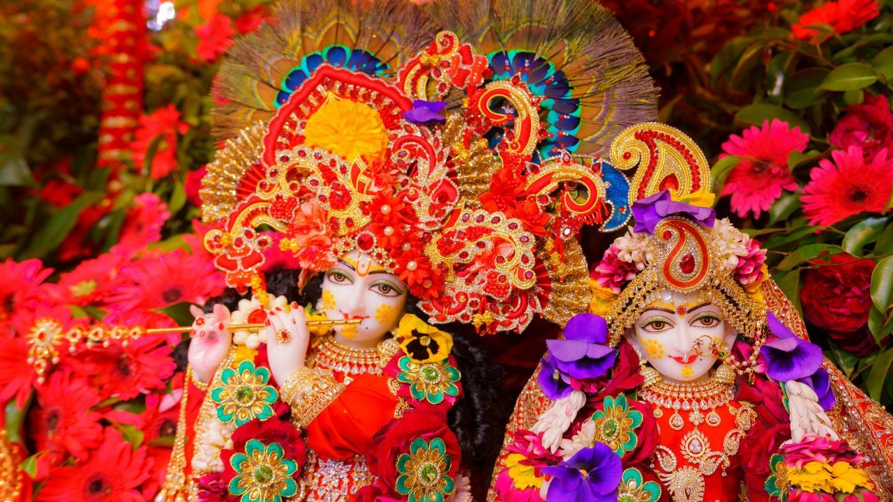 પુરાણો અનુસાર, કૃષ્ણને 1 લાખ 61 હજાર 80 પુત્રો હતા અને 16 હજાર 108 પુત્રીઓ હતી. એટલું જ નહીં, તેમની બધી પત્નીઓએ 10 પુત્રોને જન્મ આપ્યો હતો.આમ, શ્રી કૃષ્ણ ભારતના સૌથી મોટા પરિવારના વડા બન્યા, જેમણે તેમના પારિવારિક જીવનમાં દરેક ધર્મનું યોગ્ય રીતે પાલન કર્યું.