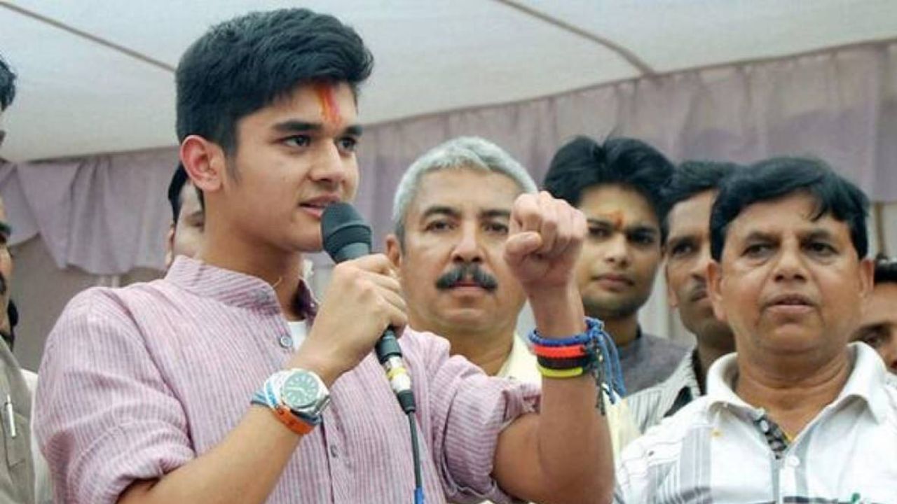 તમને જણાવી દઈએ કે 2 સપ્ટેમ્બરના રોજ ઇન્દોરમાં યોજાનારી રાજ્ય ક્રિકેટ સંસ્થાની વાર્ષિક સામાન્ય સભામાં મહાઆર્યમનને MPCA ના નવા પ્રમુખ તરીકે નિયુક્ત કરવામાં આવશે. મહાઆર્યમન MPCA ના પ્રમુખ પદ માટે એકમાત્ર ઉમેદવાર છે અને તેઓ બિનહરીફ ચૂંટાય તેવી શક્યતા છે. તેઓ MPCA ના નવા પ્રમુખ તરીકે અભિલાષ ખાંડેકરની જગ્યા લેશે.