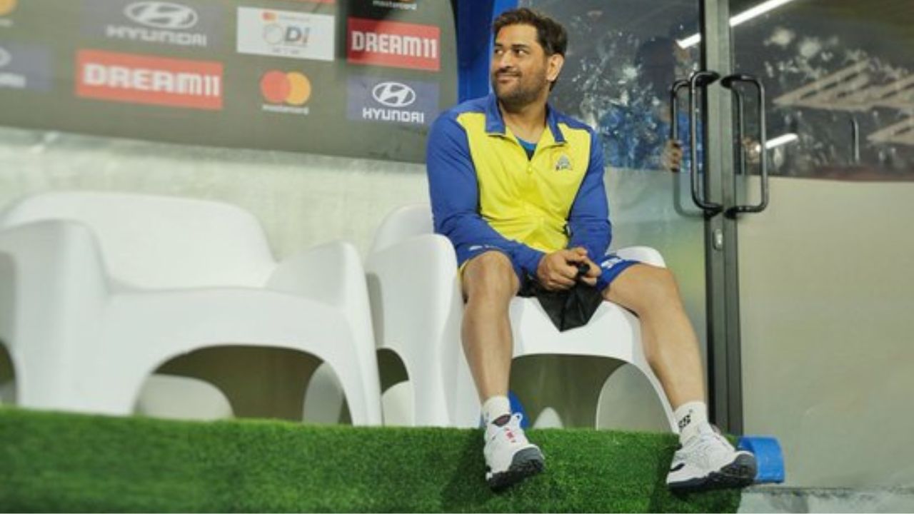 આઈપીએલ 2026માં મહેન્દ્ર સિંહ ધીની ફરી એક વખત સીએસકેની કેપ્ટનશીપ કરતો જોવા મળી શકે છે. ટીમના કેપ્ટન ગાયકવાડ ઈજાગ્રસ્ત થયો હતો ત્યારે ધોનીએ ટીમની કમાન સંભાળી હતી.