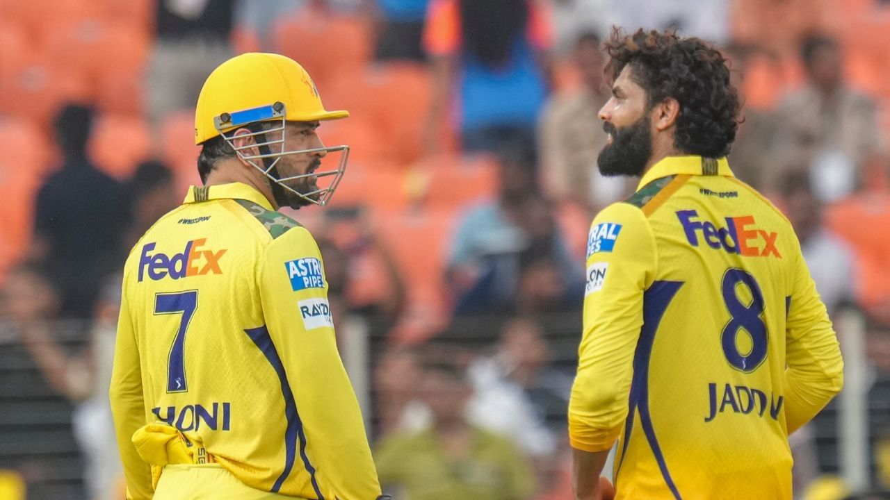 ધોનીએ એક ખાનગી કાર્યક્રમ દરમિયાન સંકેત આપ્યો હતો કે ચેન્નાઈ ટીમ ગાયકવાડને ટીમમાં જાળવી રાખશે. તેમણે કહ્યું, "અમે અમારા બેટિંગ ઓર્ડર વિશે થોડા ચિંતિત હતા પરંતુ મને લાગે છે કે હવે અમારો બેટિંગ ઓર્ડર એકદમ સેટલ થઈ ગયો છે. રૂતુરાજ (ગાયકવાડ) વાપસી કરશે. તે ઈજાગ્રસ્ત હતો. જો તે પાછો ફરે છે, તો હવે અમે એકદમ સેટલ થઈ જઈશું."