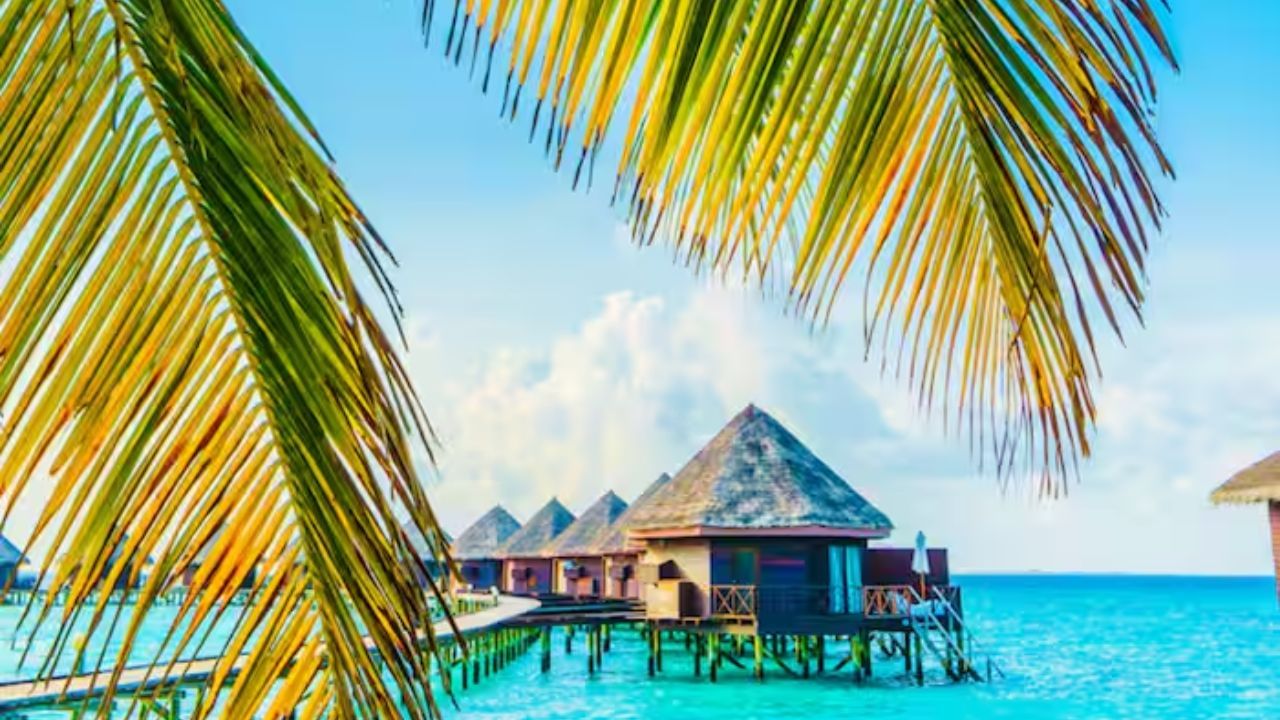 માહે પુડ્ડુચેરી કેન્દ્ર શાસિત પ્રદેશનો એક ભાગ છે. પુડ્ડુચેરીના બાકીના તમામ હિસ્સાઓ અલગ-અલગ રાજ્યોમાં ફેલાયેલા છે અને માહેની ભૂગોળ અન્ય પુડ્ડુચેરીના ભાગોથી ઘણી જૂદી છે.