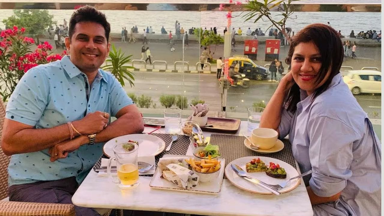 પરંતુ એક વાત દરેકના મનમાં આવી રહી હશે કે મિહિર એટલે કે અમરની વાસ્તવિક જીવનની પત્ની કોણ છે? તો ચાલો અમરની વાસ્તવિક જીવનની તુલસીને મળીએ.