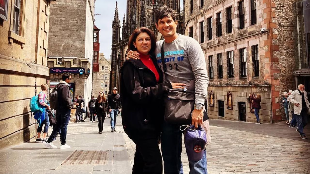 વ્યવસાયે એન્જિનિયર, હેતલ એક રિયલ એસ્ટેટ ડેવલપર છે અને તેના પતિની રિયલ એસ્ટેટ કંપની, જલારામ ઇકો હોમ્સમાં સંકળાયેલી છે.