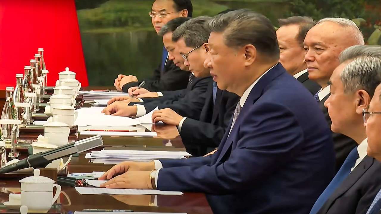 પીએમ મોદીની ચીન મુલાકાત પહેલા, ચીનના વિદેશ પ્રધાન વાંગ યી આ મહિનાની શરૂઆતમાં ભારતની મુલાકાતે આવ્યા હતા. તેઓ દિલ્હી પહોંચ્યા હતા. જ્યાં તેમણે વિદેશ પ્રધાન એસ જયશંકર અને રાષ્ટ્રીય સુરક્ષા સલાહકાર અજિત ડોભાલ સાથે વાતચીત કરી હતી.