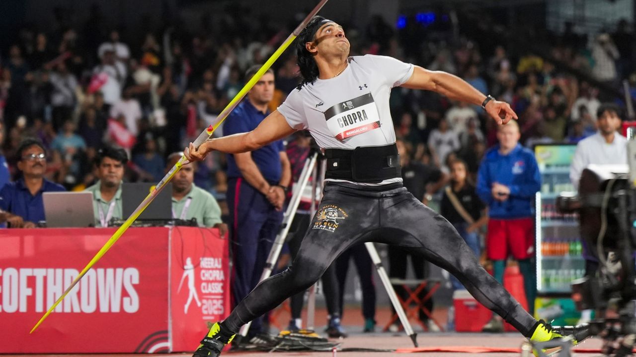 ડાયમંડ લીગ 2025ની ફાઈનલમાં આજે નીરજ ચોપરાના કરિયરનો સૌથી બેસ્ટ થ્રો જોવા મળી શકે છે. તો વાત આપણે નીરજ ચોપરાના બેસ્ટ થ્રોની કરીએ તો 90.23 મીટરનો રહ્યો છે. તેમ છતાં નીરજ ચોપરા બીજા નંબર પર રહ્યો હતો. હવે નીરજ ચોપરાનો પ્રયત્ન આનાથી પણ આગળ જેવલિન થ્રો કરવાનું રહેશે.