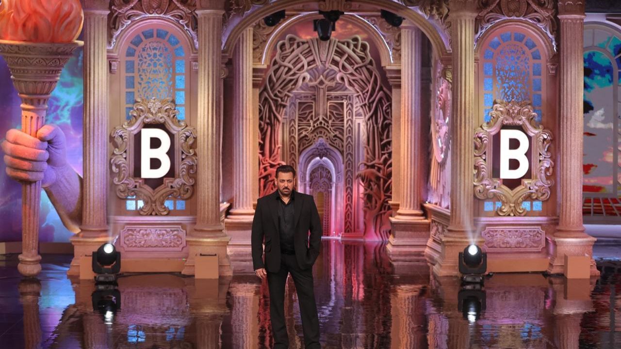 વર્ષોથી પોતાને તૈયાર કરીને તેનામાં છુપાયેલી પ્રતિભા શોધી કાઢી હતી.નેહલ ચુડાસમાને મિસ દિવા મિસ યુનિવર્સ 2018નો તાજ પહેરાવવામાં આવ્યો હતો.શિક્ષણ સેન્ટ રોક્સ સ્કૂલ,ઠાકુર કોલેજ ઓફ સાયન્સ એન્ડ કોમર્સમાંથી અભ્યાસ કર્યો છે.