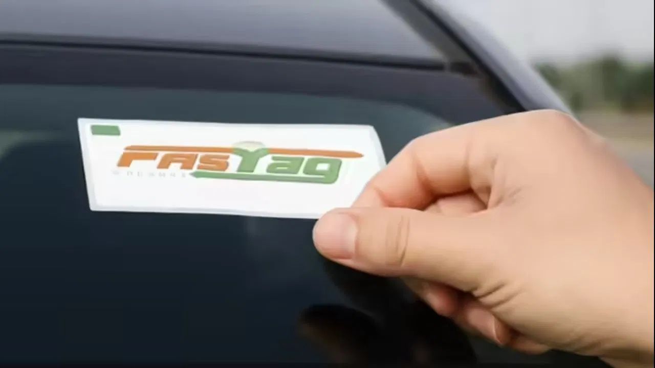 શું અન્ય કોઈ મારા FASTag પાસનો ઉપયોગ કરી શકે છે? : ના આ પાસ બિન-તબદીલીપાત્ર છે અને ફક્ત તે વાહન માટે માન્ય રહેશે જેના પર FASTag લગાવેલું અને નોંધાયેલું છે. જો તેનો ઉપયોગ અન્ય કોઈ વાહન પર કરવામાં આવશે, તો પાસ તાત્કાલિક રદ કરવામાં આવશે.