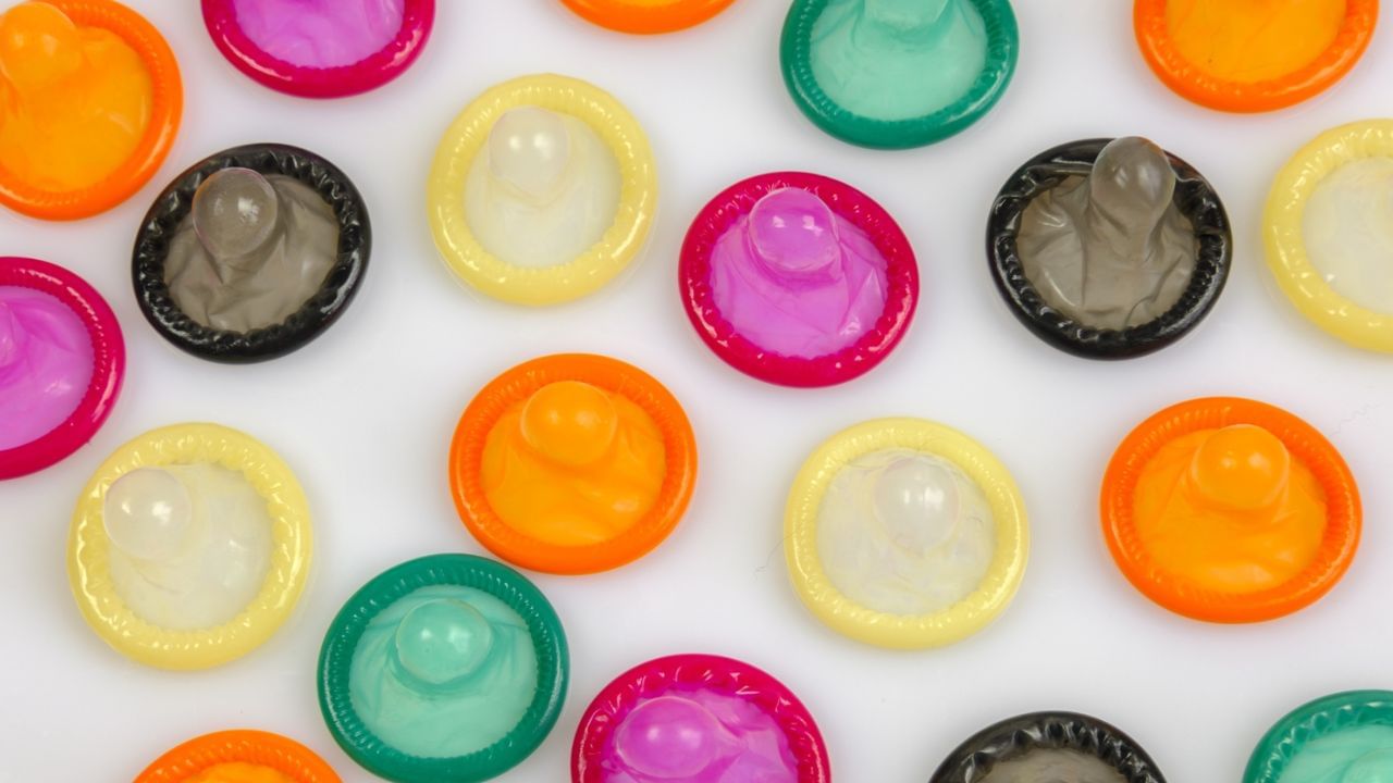 લોકો શા માટે મૂંઝવણમાં છે?: કોન્ડોમ અને પ્રેગા ન્યૂઝ જેવી વસ્તુઓ સમાજમાં વર્જિત માનવામાં આવે છે. કેટલાક દુકાનદારો કાનૂની કારણોસર નહીં, પણ પોતાના વિચારસરણીને કારણે તેને વેચવાનો ઇનકાર કરે છે. એટલા માટે લોકો ઘણીવાર વિચારે છે કે તે ગેરકાયદેસર છે.