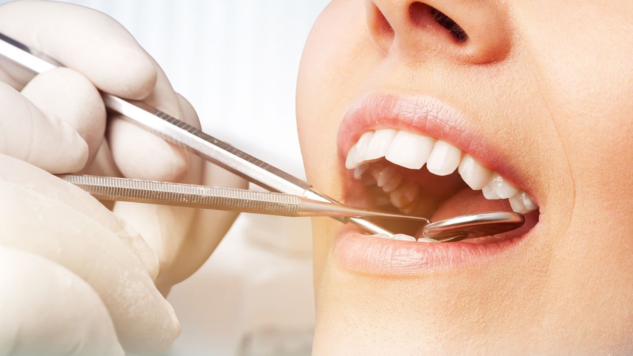 જો કે તેમાં કેટલાક જોખમો પણ છે. આમાં ચેપ, લાંબા સમય સુધી રક્તસ્રાવ, સોજો, દુખાવો અને ક્યારેક ચેતા અથવા મૂળમાં ઇજા સામેલ હોઈ શકે છે. તેથી ડૉક્ટરની યોગ્ય સલાહ અને યોગ્ય કાળજી ખૂબ જ મહત્વપૂર્ણ છે.