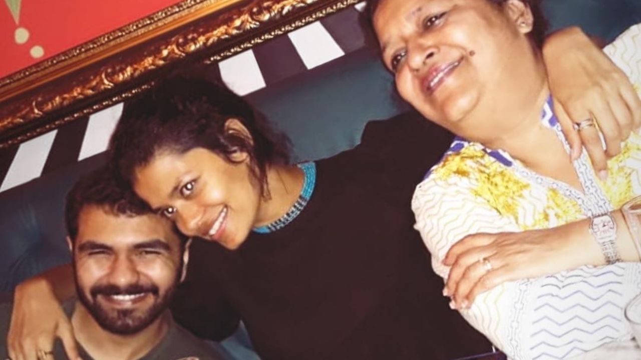 આ ફિલ્મે 24 આંતરરાષ્ટ્રીય, 3 રાષ્ટ્રીય અને 10 રાજ્ય પુરસ્કારો જીત્યા હતો, જેનાથી તે સૌથી વધુ એવોર્ડ મેળવનારી કોંકણી ફિલ્મ બની. ત્યારબાદ તેણી નેટફ્લિક્સની સાયન્સ-ફાઇ સીરિઝ સેન્સ8 (2015) માં જોવા મળી હતી.