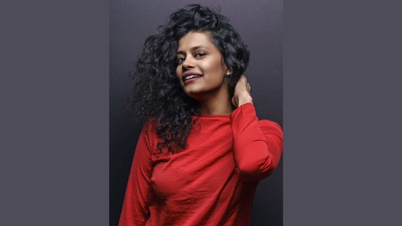 મુંબઈ આવ્યા પછી, તેમણે અનુપમ ખેરની અભિનય સંસ્થામાં અભિનયના વર્ગોમાં જોડાયા અને થિયેટરમાં કામ કરવાનું શરૂ કર્યું. આ ઉપરાંત પાલોમી ઘોષ થિયેટરમાં પણ સક્રિય છે, અને "ક્લબ ડિઝાયર" જેવા નાટકોમાં અભિનય કર્યો છે. તે એક સિંગર પણ છે.