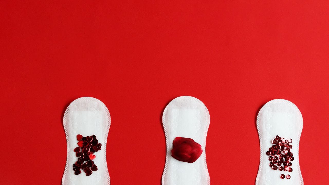 પીરિયડ્સ દરમિયાન પ્રેગ્નન્સીની સંભાવનાને નકારી શક્ય નહી, પીરિયડ્સ દરમિયાન પ્રેગ્નનેટ થવાની શક્યતા ઓછી રહે છે, તેમ છતાં આ શક્ય છે. તો ચાલો આજે આપણે આવું કેમ થાય છે અને આનાથી બચવા માટે કઈ કઈ વાતનું ધ્યાન રાખવું જોઈએ તેના વિશે વિસ્તારથી જાણીએ.