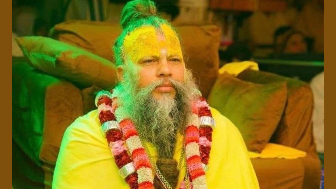 પ્રેમાનંદ મહારાજને મળવા માટે તમારે સવારે લગભગ 9:00 વાગ્યે તેમના આશ્રમમાં જવું પડશે અને તેમના આશ્રમમાં ગયા પછી તમારે ઓફિસનો સંપર્ક કરવો પડશે અને ત્યાંથી ટોકન મેળવવું પડશે. પરંતુ આ માટે તમારે તમારું આધાર કાર્ડ તમારી સાથે રાખવું ફરજિયાત રહેશે.