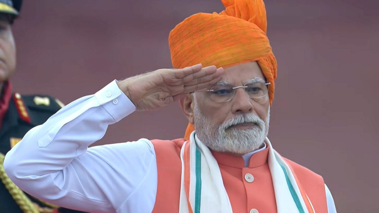 જોકે આમાં ઘણી શરતો પણ લાદવામાં આવી છે. આ હેઠળ નોકરી મેળવનારા યુવાનોએ ઓછામાં ઓછા 6 મહિના સુધી તે કંપનીમાં કામ કરવું પડશે. આ સાથે કંપની માટે EPFO માં નોંધણી કરાવવી જરૂરી છે. જો આ બધી શરતો પૂરી થાય છે, તો યુવાનોને પ્રોત્સાહન આપવામાં આવશે.
