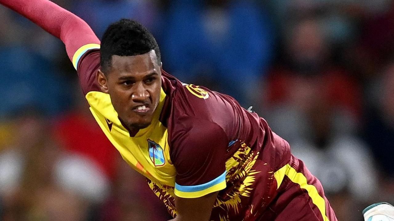 વેસ્ટ ઈન્ડિઝના અકીલ હુસૈનનું પ્રદર્શન T20 ક્રિકેટમાં પણ ખૂબ સારું રહ્યું છે. તેણે T20 ક્રિકેટમાં સતત સારી બોલિંગ કરી છે અને ઘણા ક્રિકેટ ચાહકોના દિલ જીતી લીધા છે. જો તક મળે તો, આ યુવા ખેલાડી ચેન્નાઈ માટે પણ શાનદાર બોલિંગ કરીને વિરોધી ટીમના ખેલાડીઓ પર દબાણ લાવવા માંગશે. (All Photo Credit : PTI / GETTY / X)