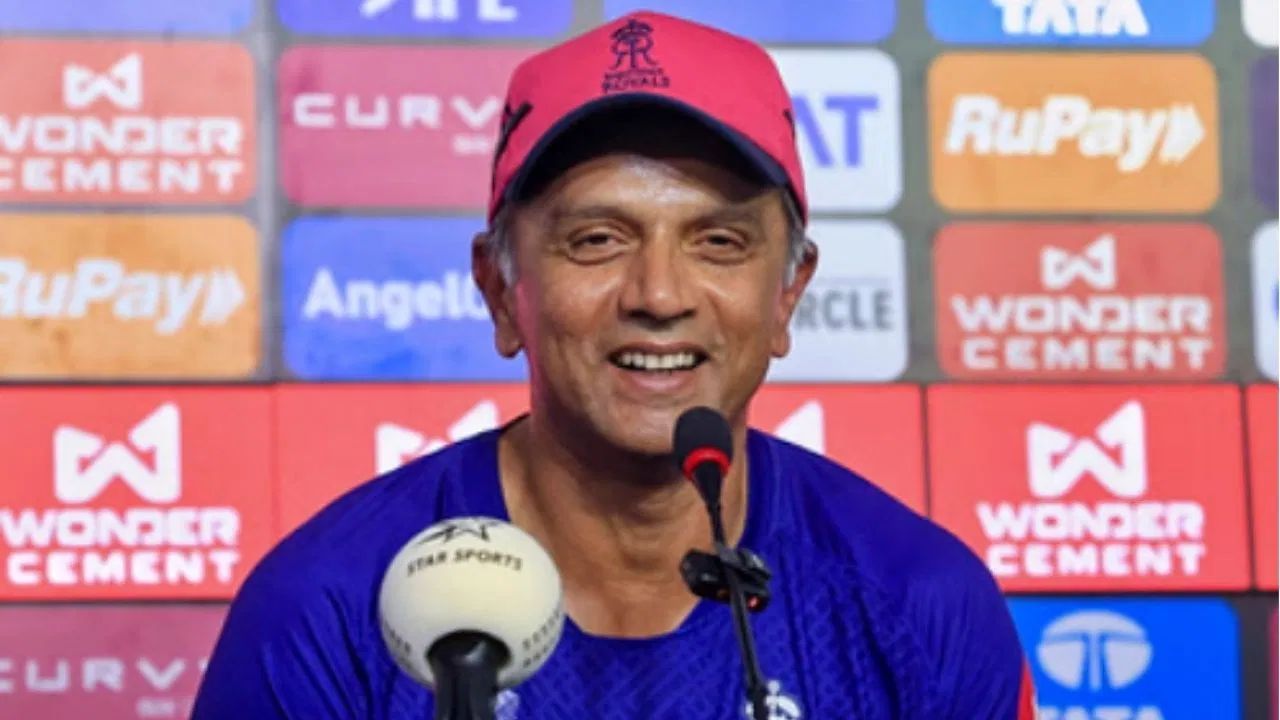 રાહુલ દ્રવિડ ગયા વર્ષે જ રાજસ્થાન રોયલ્સનો મુખ્ય કોચ બન્યો હતો. ટીમ ઈન્ડિયાને T20 વર્લ્ડ કપ 2024નો ખિતાબ અપાવ્યા બાદ દ્રવિડે રાજસ્થાનમાં આ જવાબદારી સંભાળી હતી. પરંતુ માત્ર એક સિઝન પછી, તેણે પોતાના પદ પરથી રાજીનામું આપી દીધું. 