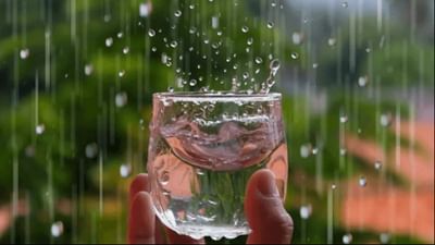 વરસાદની ઋતુ કે ચોમાસાની ઋતુ જૂનથી સપ્ટેમ્બર સુધી ચાલે છે. આ સમય દરમિયાન ઘણો વરસાદ પડે છે. જોકે, ક્યારેક વધુ પડતા વરસાદની ખરાબ અસર પડે છે. તેનાથી નદીઓનું પાણીનું સ્તર વધે છે અને ગામડાં અને શહેરો ડૂબી શકે છે, પાકને પણ નુકસાન થાય છે, ભૂસ્ખલનનું જોખમ વધે છે અને રોગો વગેરે પણ ફેલાવા લાગે છે.