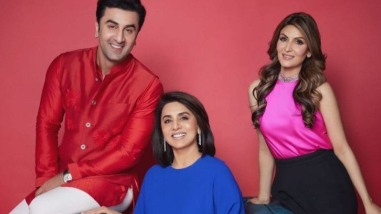 રણબીર કપૂર બોલિવૂડનો સુપરસ્ટાર છે અને તેની બહેન રિદ્ધિમા કપૂર એક જાણીતી જ્વેલરી ડિઝાઇનર છે. બંને ખૂબ જ ગાઢ સંબંધો ધરાવે છે અને હંમેશા એકબીજાને સપોર્ટ કરે છે. રણબીર અને રિદ્ધિમા ઘણીવાર તક મળે ત્યારે સોશિયલ મીડિયા પર એકબીજાની મજાક ઉડાવે છે. તેમની મજાક અને હાસ્ય ચાહકોને ખૂબ ગમે છે.