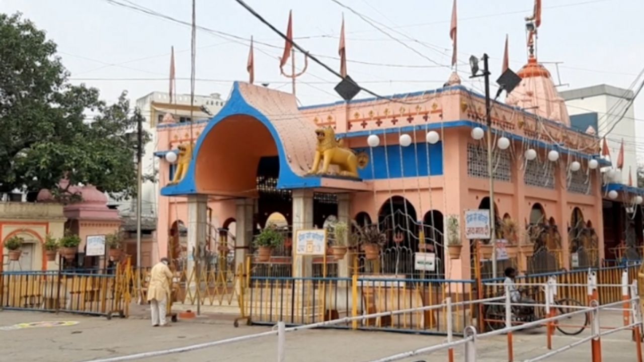 રતલામ મસાલા, સુવર્ણ-ચાંદીના આભૂષણ માટે પ્રાચીન સમયથી ખ્યાતનામ છે. અહીંની રતલામી સેવ ભારતભરમાં પ્રસિદ્ધ છે. શહેરમાં અનેક મંદિરો, હવેલીઓ અને જૂના બજારો આજે પણ તેનું સાંસ્કૃતિક વારસો બતાવે છે. ( આ માહિતી વિવિધ ઐતિહાસિક તથ્યો અને સંશોધનો પર આધારિત છે. વિગતવાર માહિતી માટે, ઇતિહાસના પ્રમાણભૂત ગ્રંથો અને સંશોધનોનો અભ્યાસ કરવો ઉચિત રહેશે.) (Credits: - Wikipedia)