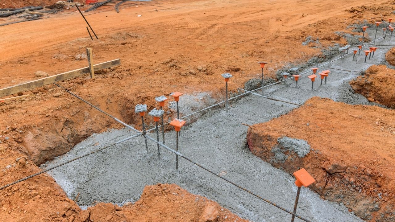 ફાયબર વાળા સળિયા પોલીમર બાર, ગ્લાસ ફાઈબર અને પોલીમર રાલ મળી ને બને છે. . GFRP રેસા અને પ્લાસ્ટિક જેવા રેઝિન (જેમ કે ઇપોક્સી અથવા વિનાઇલ એસ્ટર) ને જોડીને બનાવવામાં આવે છે.