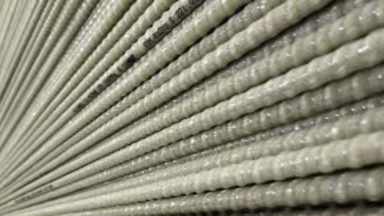 GFRP સામાન્ય સ્ટીલના સળિયા કરતાં લગભગ બે ગણું મજબૂત અને ચાર ગણું હળવું છે. તે લોખંડના સળિયા કરતાં પણ સસ્તું છે અને તેમાં કાટ લાગવાનો ભય નથી.