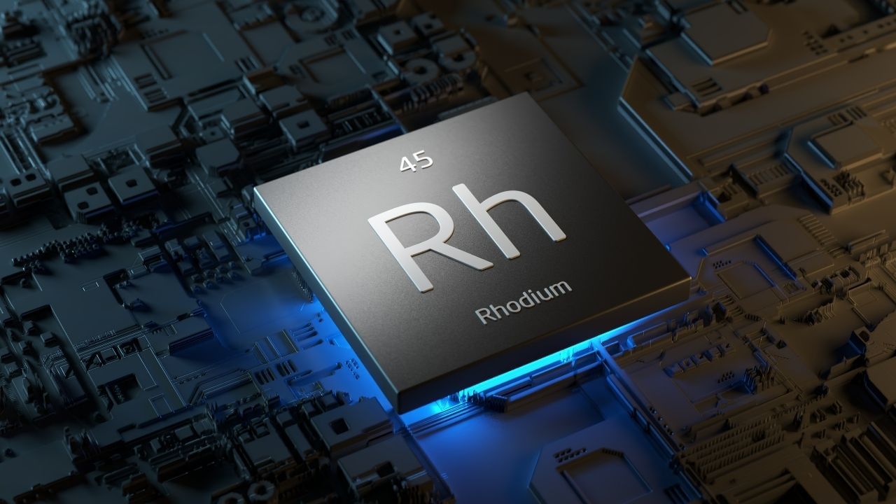 દુર્લભ ધાતુઓ એવી છે જે ખૂબ જ ઓછી માત્રામાં જોવા મળે છે. આને દુર્લભ ધાતુઓ કહેવામાં આવે છે. ચીન હાલમાં વિશ્વની દુર્લભ ધાતુઓમાંથી લગભગ 90% કાઢી લે છે, પરંતુ નિષ્ણાતો કહે છે કે આ આગામી 15-20 વર્ષમાં ચીનમાંથી પણ ખતમ થઈ શકે છે. એક અહેવાલ મુજબ, ઇન્ડિયમ નામની ધાતુ આગામી 10 વર્ષમાં ખતમ થઈ શકે છે. પ્લેટિનમ 15 વર્ષમાં અને ચાંદી 20 વર્ષમાં ખતમ થવાનો ભય છે. જોકે, નિષ્ણાતો માને છે કે કોઈપણ ધાતુ સંપૂર્ણપણે ખતમ થશે નહીં, પરંતુ તે મેળવવી ચોક્કસપણે ખૂબ જ મુશ્કેલ અને ખર્ચાળ બનશે.