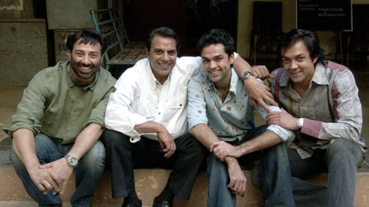 અભયે 2005માં ઇમ્તિયાઝ અલીની ફિલ્મ 'સોચા ના થા'થી અભિનયની શરૂઆત કરી હતી. તેણે છેલ્લા બે દાયકામાં 23 થી વધુ ફિલ્મો અને 4 વેબ સિરીઝ કરી છે. આમાંની મોટાભાગની ફિલ્મો બોક્સ ઓફિસ પર સારી કમાણી કરી શકી ન હતી, પરંતુ દેવ ડી, જિંદગી ના મિલેગી દોબારા અને રાંઝણા જેવી કેટલીક ફિલ્મો હિટ રહી હતી. ઓયે લકી લકી ઓયે, શાંઘાઈ અને એક ચાલીસ કી લાસ્ટ લોકલ જેવી ફિલ્મોને પણ વિવેચકોની પ્રશંસા મળી અને સમય જતાં તેમનો ચાહક વર્ગ પણ મજબૂત બન્યો.તાજેતરના વર્ષોમાં, તેમની મોટાભાગની કમાણી (વાર્ષિક આશરે રૂ. 10 કરોડ) OTT પ્લેટફોર્મ પરથી આવે છે. 2023 માં, તેઓ નેટફ્લિક્સની લોકપ્રિય મીની-સિરીઝ ટ્રાયલ બાય ફાયરમાં દેખાયા હતા, જેમાં તેમની સાથે રસિકા દેશપાંડે હતા.