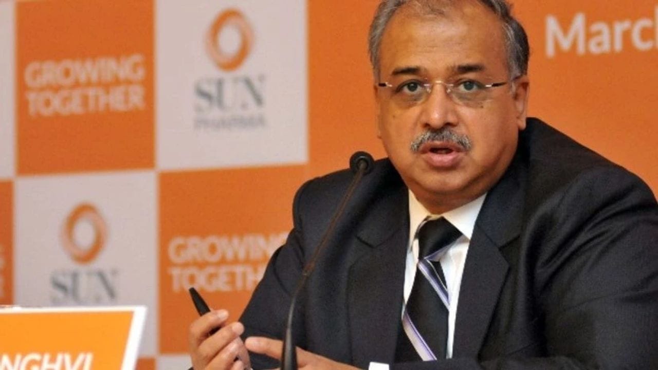 દીલીપ સંઘવી: તેમણે સન ફાર્મા, ભારતની સૌથી મોટી ફાર્માસ્યુટિકલ કંપની દ્વારા પોતાની સંપત્તિ બનાવી છે. તેમની કુલ સંપત્તિ અંદાજે $25.7 અબજ છે.