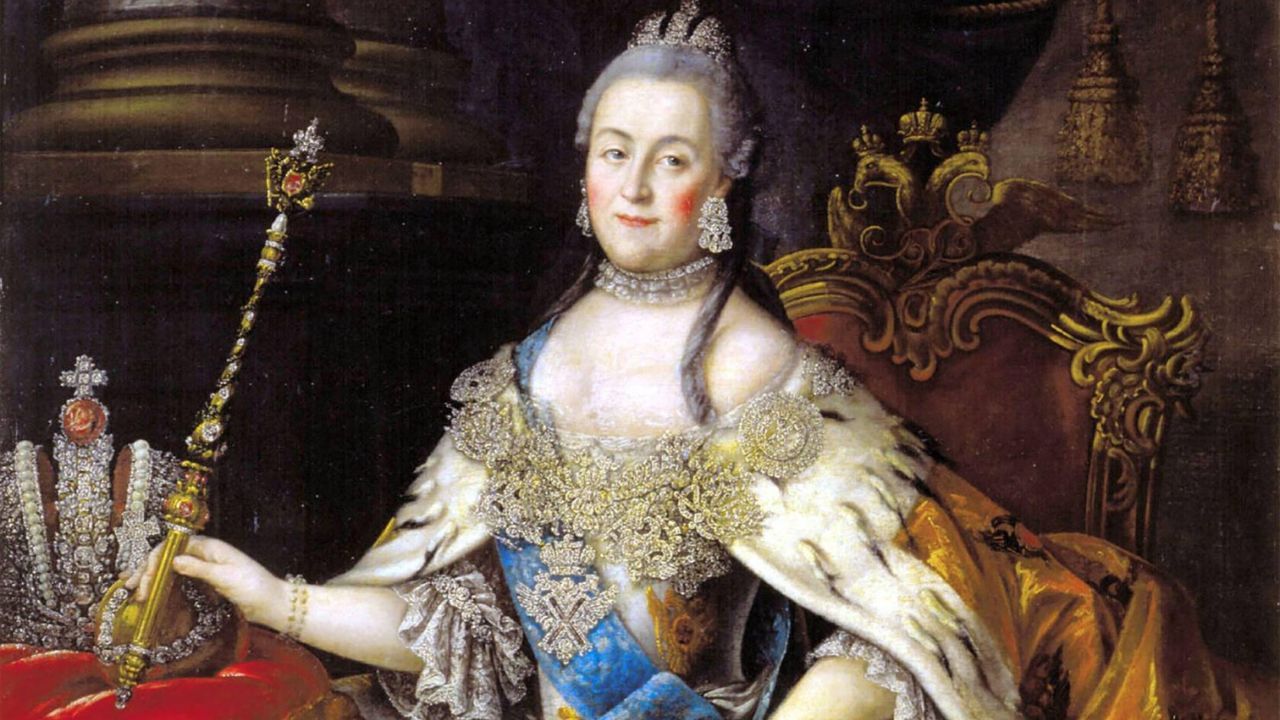 રશિયાની મહારાણી કેથરિન ધ ગ્રેટની ગણતરી પણ વિશ્વની સૌથી શક્તિશાળી અને શ્રીમંત રાણીઓમાં થાય છે. તેમની સંપત્તિ આશરે $1.5 ટ્રિલિયન હોવાનો અંદાજ છે. તેમણે રશિયન સામ્રાજ્યને એટલું મોટું અને સમૃદ્ધ બનાવ્યું કે તે સમયે તેમણે વૈશ્વિક અર્થતંત્રનો મોટો ભાગ નિયંત્રિત કર્યો.