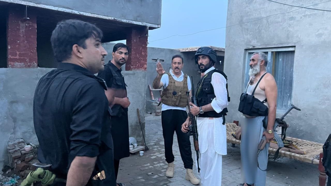 પાકિસ્તાનના ગૃહમંત્રી મોહસીન નકવીએ હુમલાની તીવ્ર નિંદા કરી હતી. ખૈબર પખ્તુનખ્વા પોલીસના આઈજી ઝુલ્ફીકાર હમીદે પણ ઘટનાસ્થળે જઈને જાંબાજ અધિકારીઓની પ્રશંસા કરી.