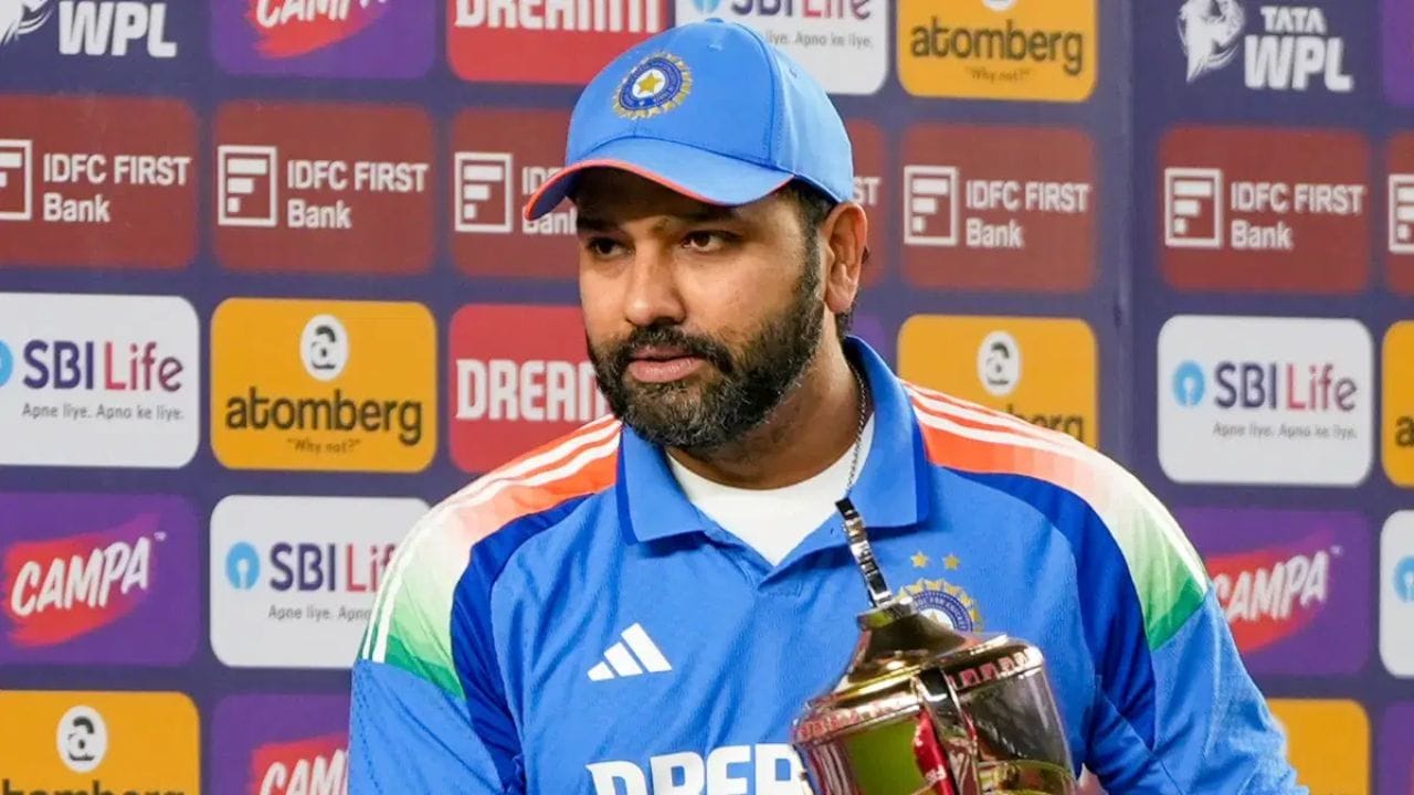 અહેવાલો અનુસાર, BCCI રોહિતને ODI ટીમમાં સ્થાન મેળવવાની રેસમાં રહેવા માટે ડિસેમ્બર 2025માં શરૂ થનારી વિજય હજારે ટ્રોફીમાં રમવા માટે કહી શકે છે. જોકે, ODIમાં રોહિત શર્માનો રેકોર્ડ ઘણો સારો છે.