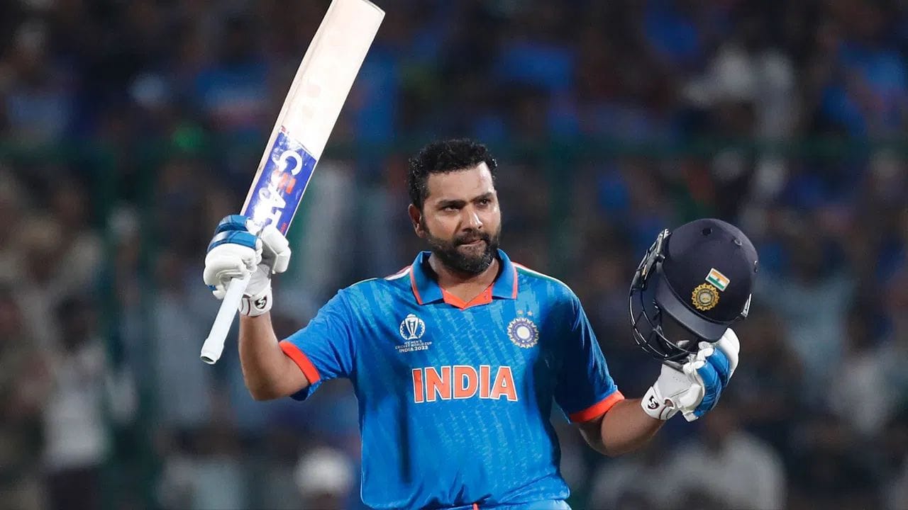 રોહિત શર્માએ 273 ODI મેચની 265 ઈનિંગ્સમાં 48.76ની સરેરાશથી 11168 રન બનાવ્યા છે. જેમાં 32 સદી અને 58 અડધી સદીનો સમાવેશ થાય છે. ODIમાં તેનો શ્રેષ્ઠ સ્કોર 264 રન છે. (All Photo Credit : PTI / GETTY)