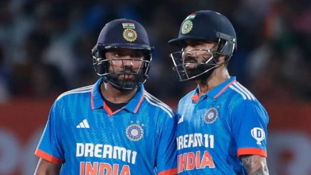 ICCની સત્તાવાર વેબસાઈટ પર જાહેર કરાયેલા નવા રેન્કિંગમાં, રોહિત શર્મા બેટ્સમેનોની યાદીમાં બીજા સ્થાને છે અને વિરાટ કોહલી ચોથા સ્થાને છે. ગયા અઠવાડિયે પણ આ બંને ખેલાડીઓ એક જ સ્થાન પર હતા, જે સ્પષ્ટ કરે છે કે તેમના રેન્કિંગમાં કોઈ ફેરફાર થયો નથી