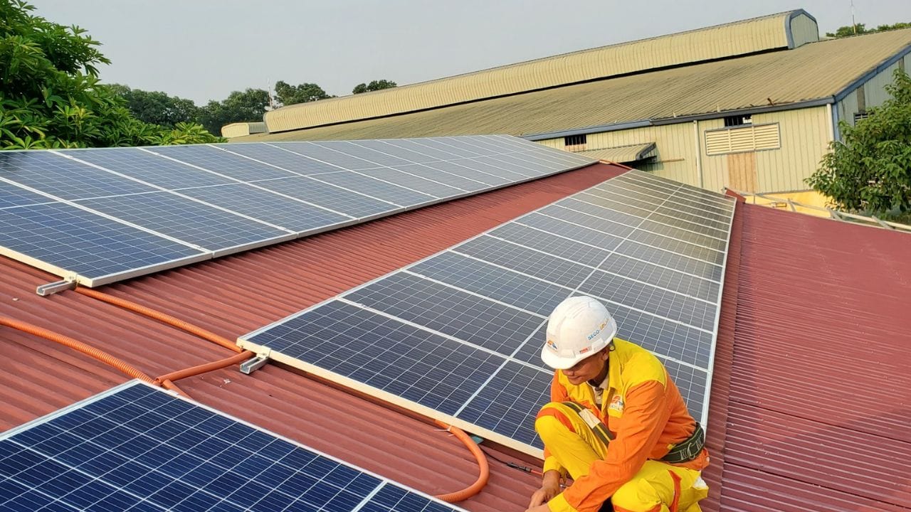 તમને જણાવી દઈએ કે એક કિલોવોટ સોલાર પેનલની કુલ કિંમત લગભગ 60 થી 70 હજારની વચ્ચે આવે છે. ઉર્જા બચત અને પર્યાવરણીય સંરક્ષણ પણ પીએમ સૂરજ ઘર યોજનાનો ઉદ્દેશ્ય ઉર્જા બચાવવાની સાથે પર્યાવરણનું રક્ષણ કરવાનો છે.