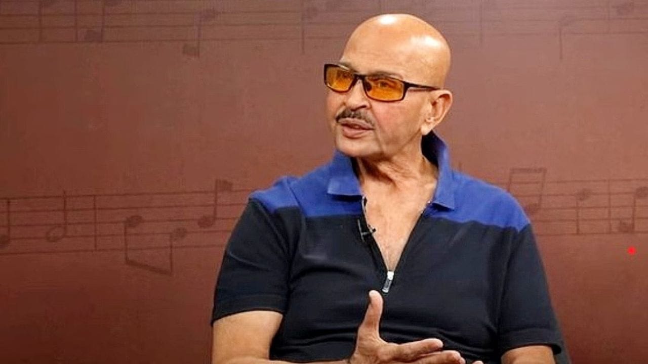 19મી-20મી સદીમાં, ઘણા મુસ્લિમ અને કેટલાક હિન્દુ/શીખ પરિવારોએ "રોશન" ને કાયમી અટક તરીકે અપનાવી હતી. તે ભારત, પાકિસ્તાન, અફઘાનિસ્તાન અને મધ્ય એશિયાના ઘણા ભાગોમાં જોવા મળે છે.