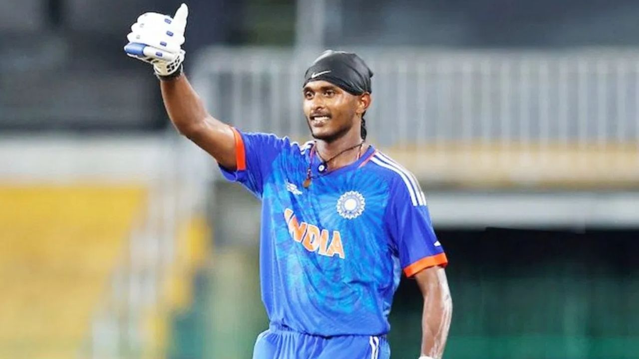 નંબર 3 માટે સાઈ સુદર્શન પણ એક મોટો વિકલ્પ છે. આ ખેલાડી પહેલેથી જ ODIમાં પોતાને સાબિત કરી ચૂક્યો છે. સાઈ સુદર્શને દક્ષિણ આફ્રિકા પ્રવાસ પર 3 ODI રમી હતી જેમાં તેણે 63.50ની સરેરાશથી 127 રન બનાવ્યા હતા. તેણે બે અડધી સદી પણ ફટકારી હતી.