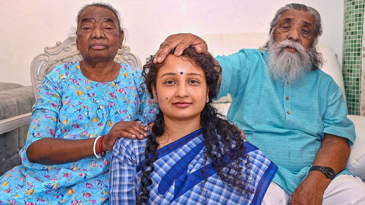 2004માં, 2004 થી 2005 અને 2006માં  જોકે, 1994માં તેમના ખાનગી સચિવ શશિ નાથ ઝાની હત્યામાં સંડોવણી બદલ દિલ્હી જિલ્લા અદાલત દ્વારા તેમને દોષિત ઠેરવવામાં આવ્યા હતા.ભૂતકાળમાં તેમના પર અન્ય ગુનાહિત આરોપોમાં પણ આરોપ મૂકવામાં આવ્યો હતા.